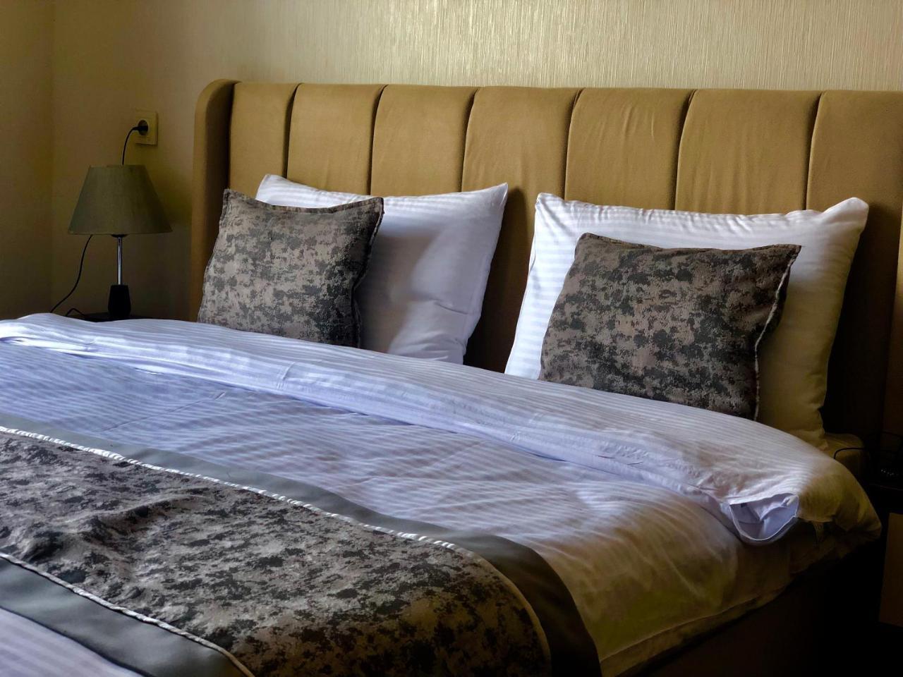 Tbili Hotel Тбілісі Екстер'єр фото