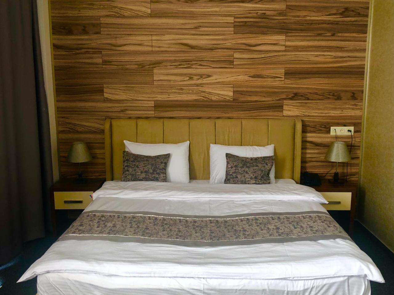 Tbili Hotel Тбілісі Екстер'єр фото