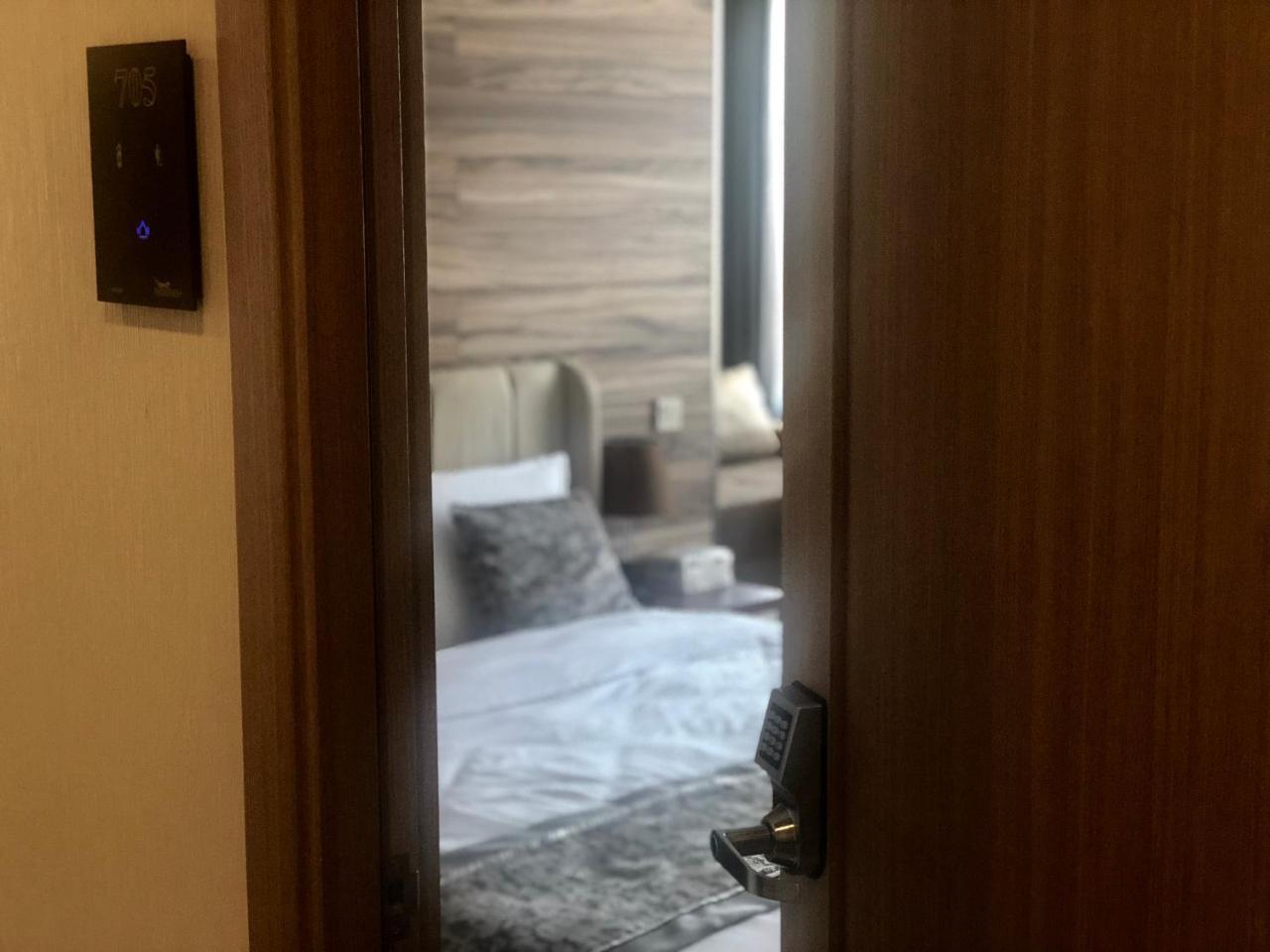 Tbili Hotel Тбілісі Екстер'єр фото