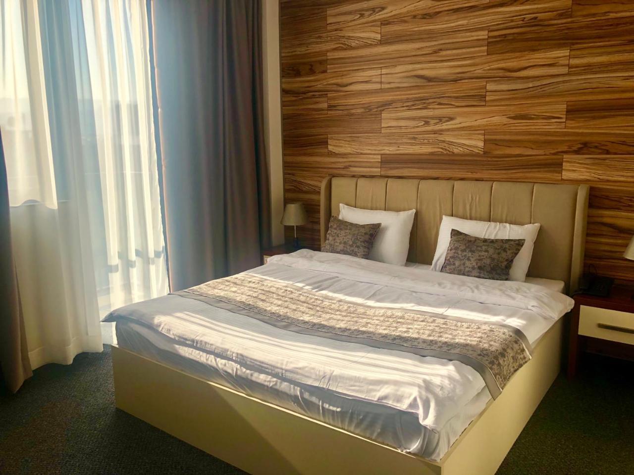 Tbili Hotel Тбілісі Екстер'єр фото