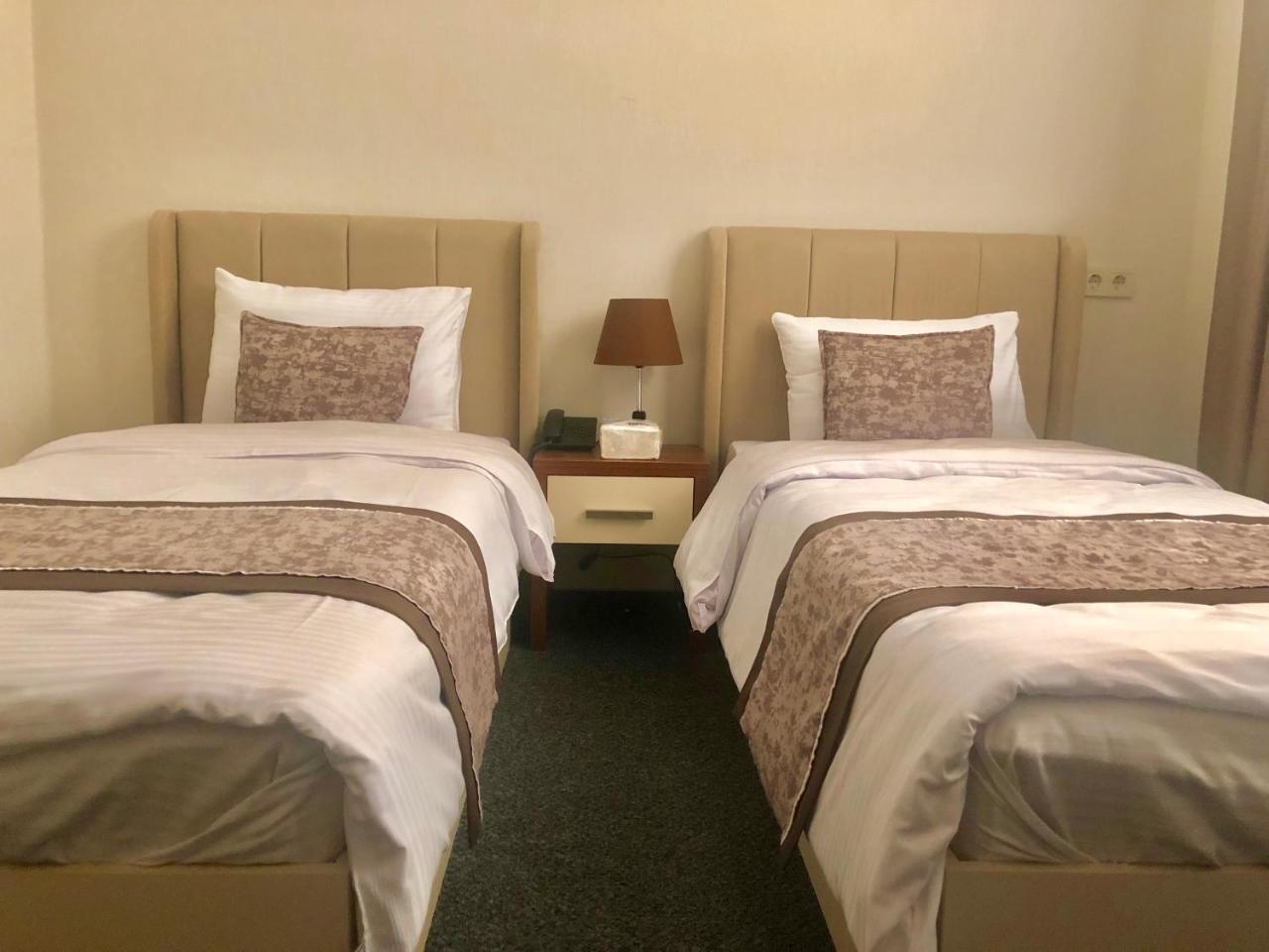Tbili Hotel Тбілісі Екстер'єр фото