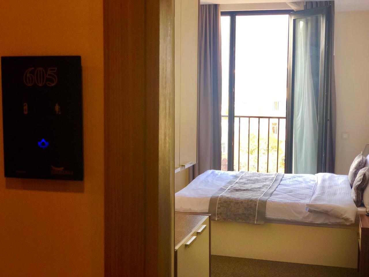 Tbili Hotel Тбілісі Екстер'єр фото