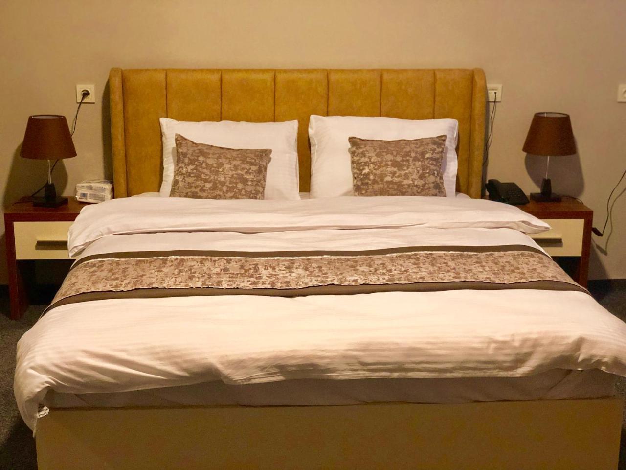 Tbili Hotel Тбілісі Екстер'єр фото