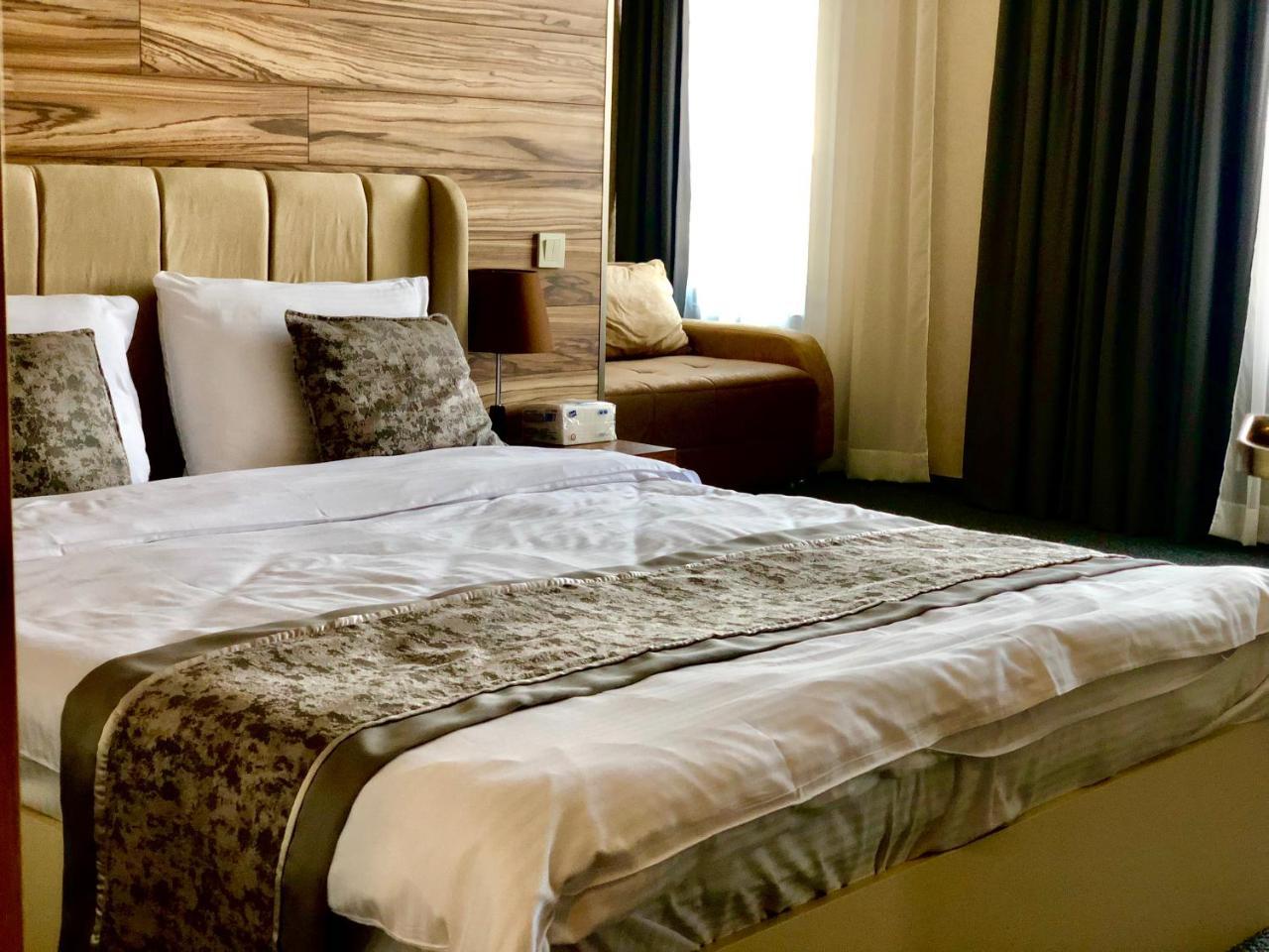 Tbili Hotel Тбілісі Екстер'єр фото